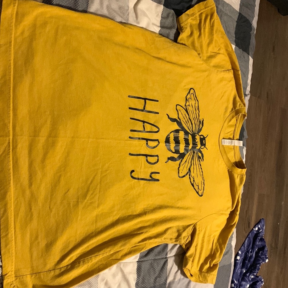 Bumble bee Tee shirt. Size large.
